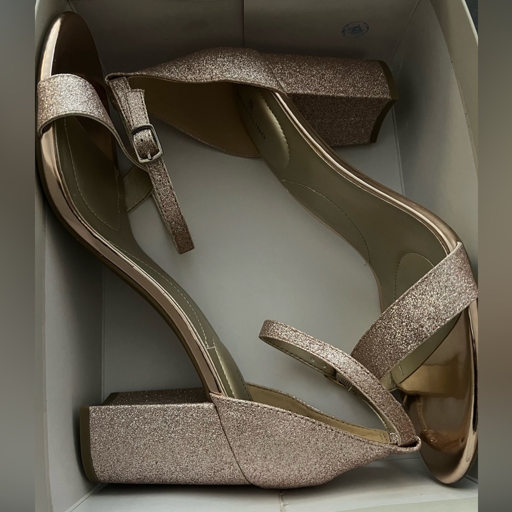 Bandolino Women’s Size 11 light pink glitter heeled sandals (armory)